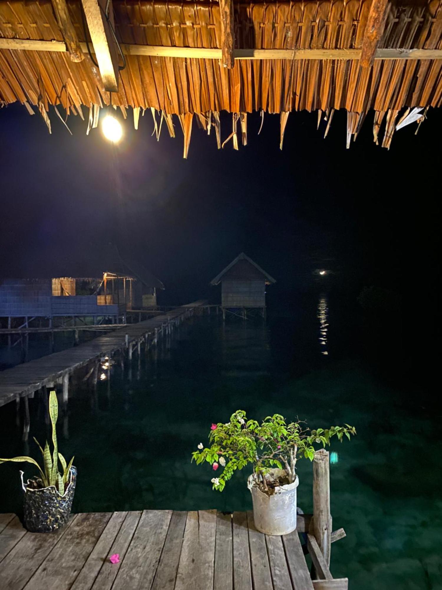 Nyanse Homestay - Raja Ampat Besir Buitenkant foto