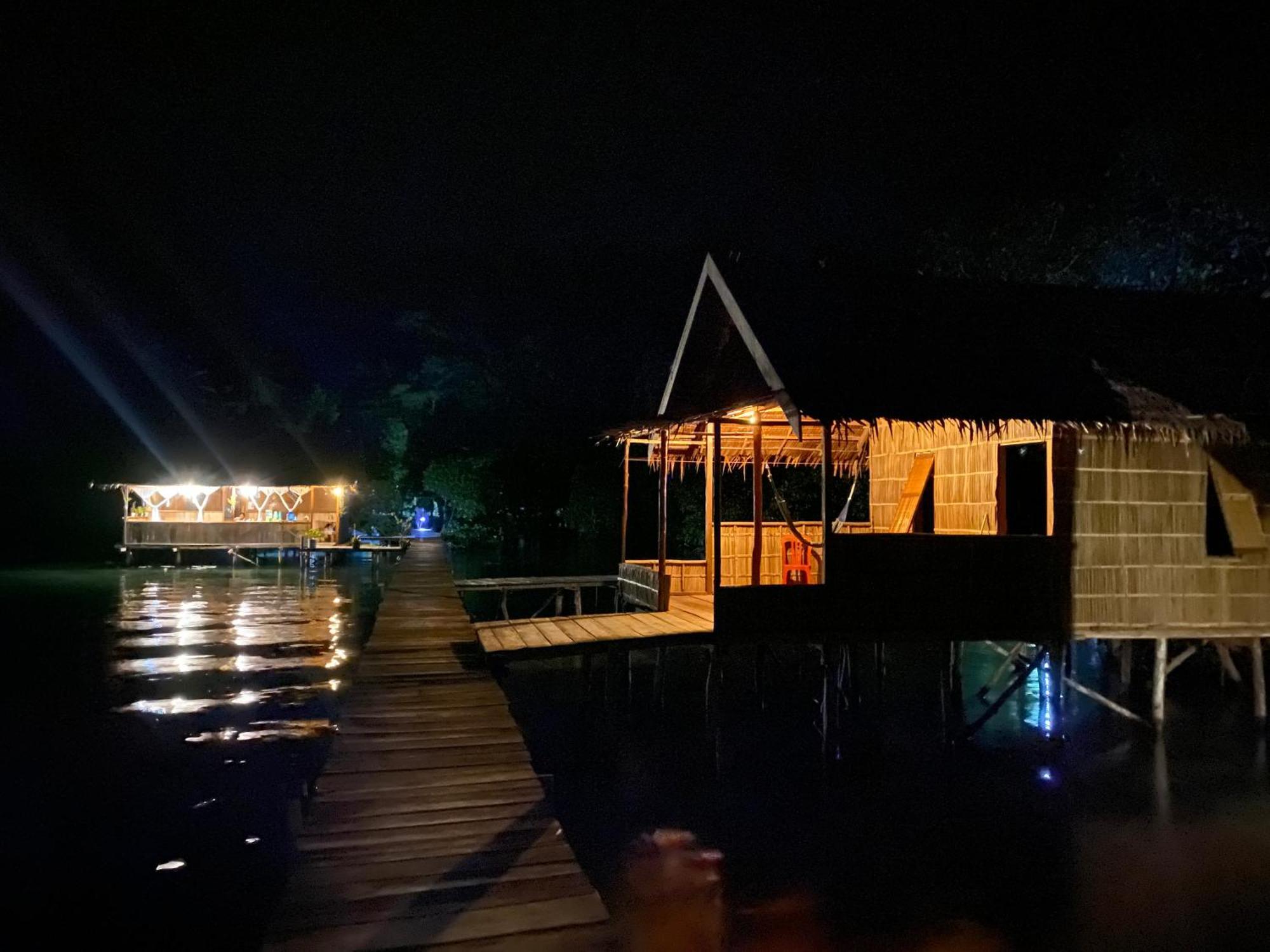 Nyanse Homestay - Raja Ampat Besir Buitenkant foto