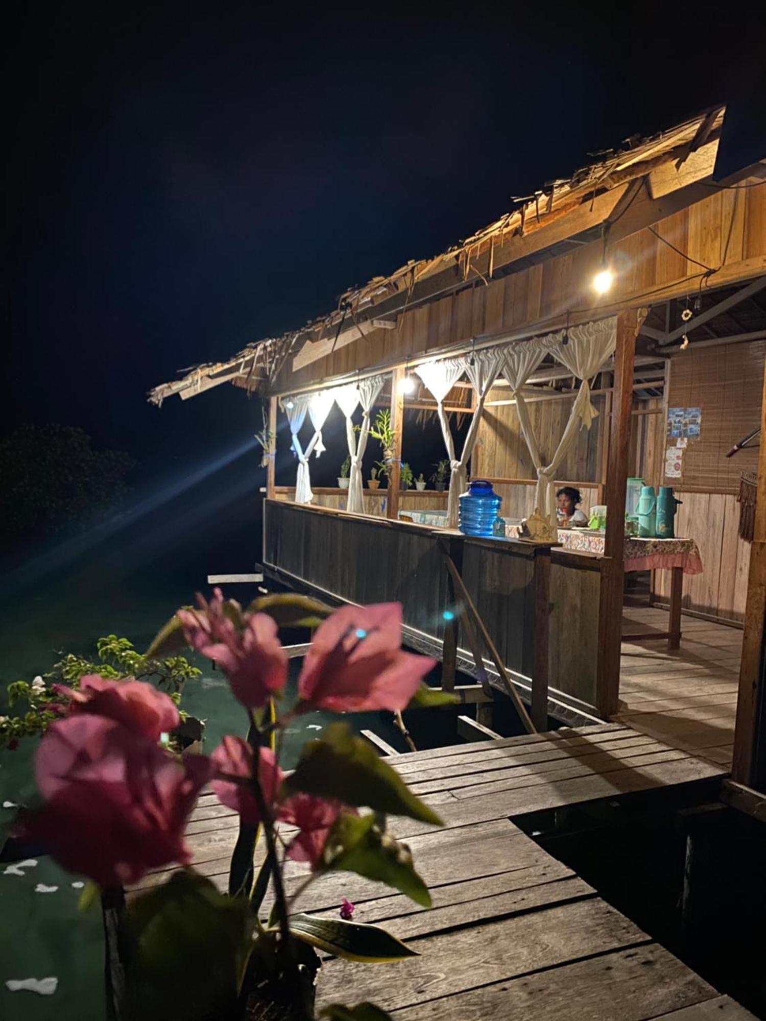 Nyanse Homestay - Raja Ampat Besir Buitenkant foto