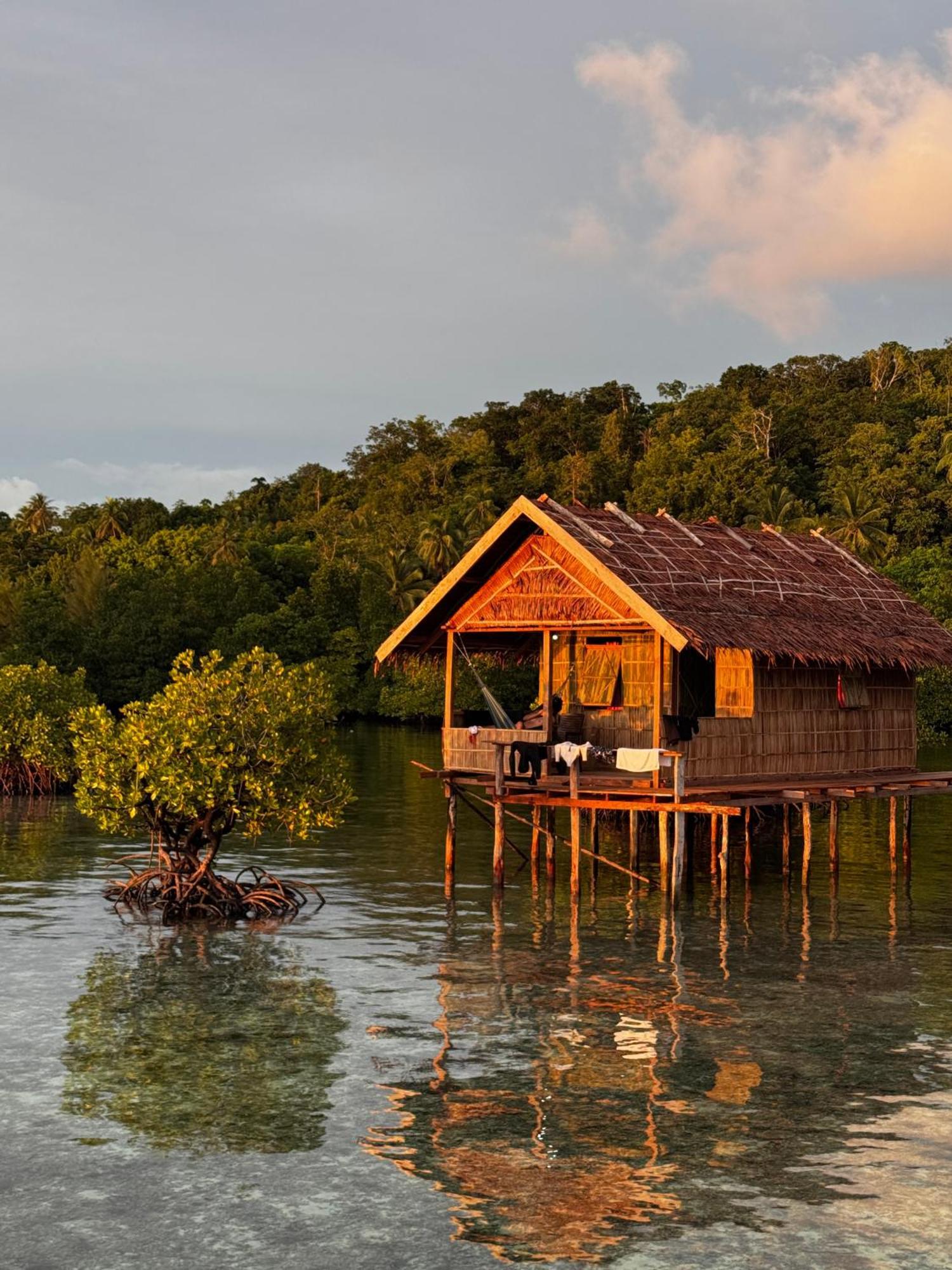 Nyanse Homestay - Raja Ampat Besir Buitenkant foto
